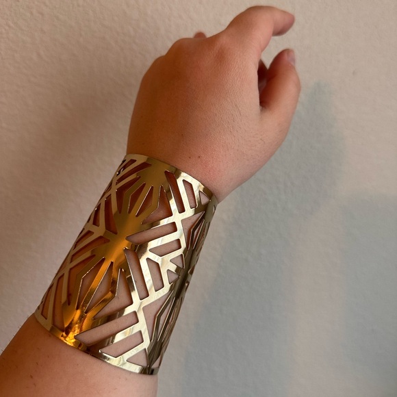 Low start Forever 21 Gold Geometric Adjustable Arm Cuff - Picture 3 of 5